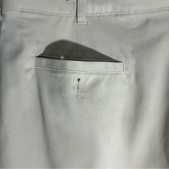 PGA TOUR Men’s 9” Flat Front Horizontal Textured Stretch Golf Short Khaki Sz 40. - Picture 13 of 13